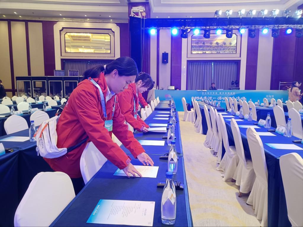 外語(yǔ)橋梁，志愿同行 外國(guó)語(yǔ)學(xué)院師生圓滿完成2024黃河-湄公河交流周口譯與會(huì)務(wù)服務(wù)工作